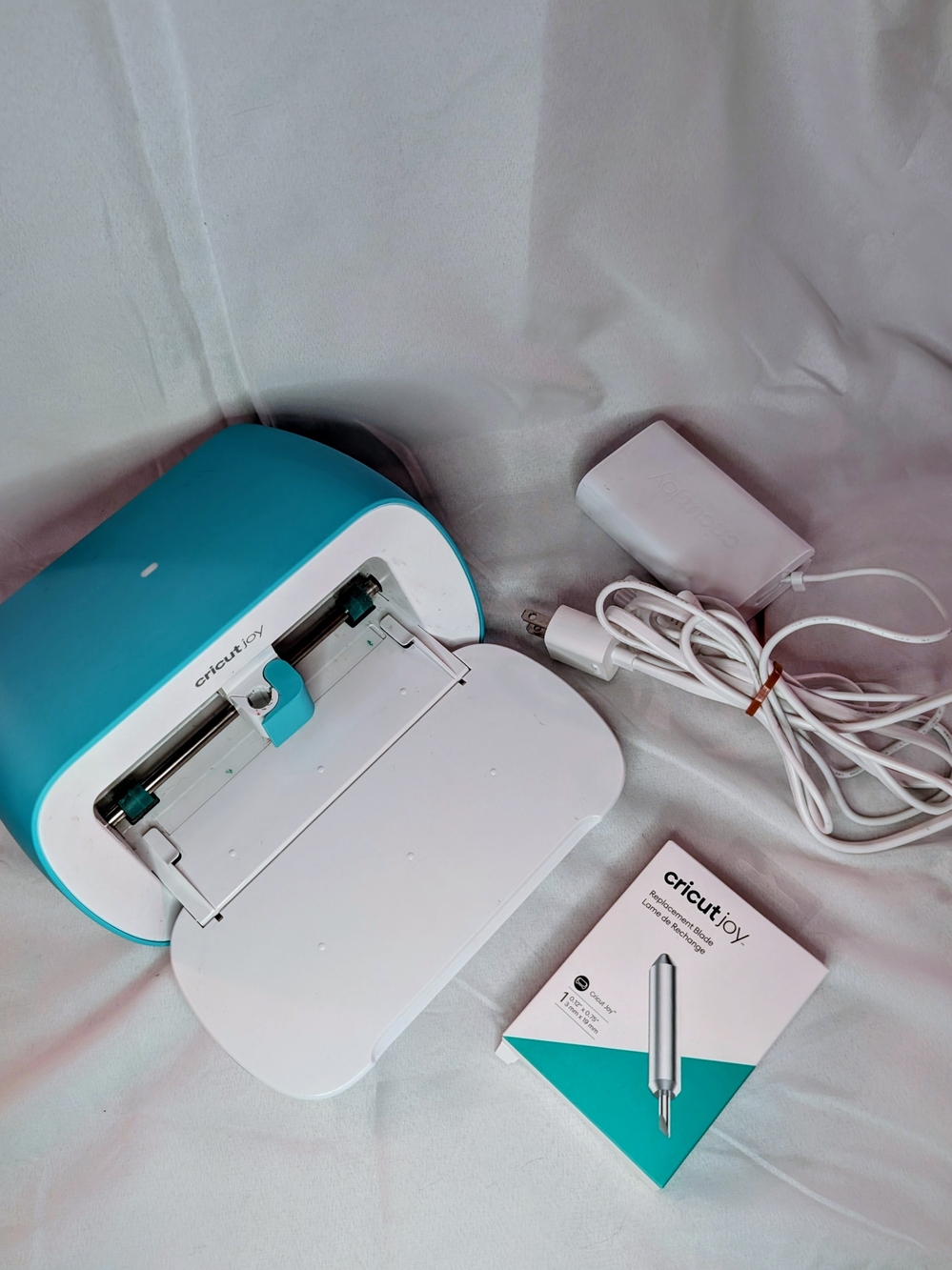 Cricut Joy Compact Cutting Machine in Teal and White